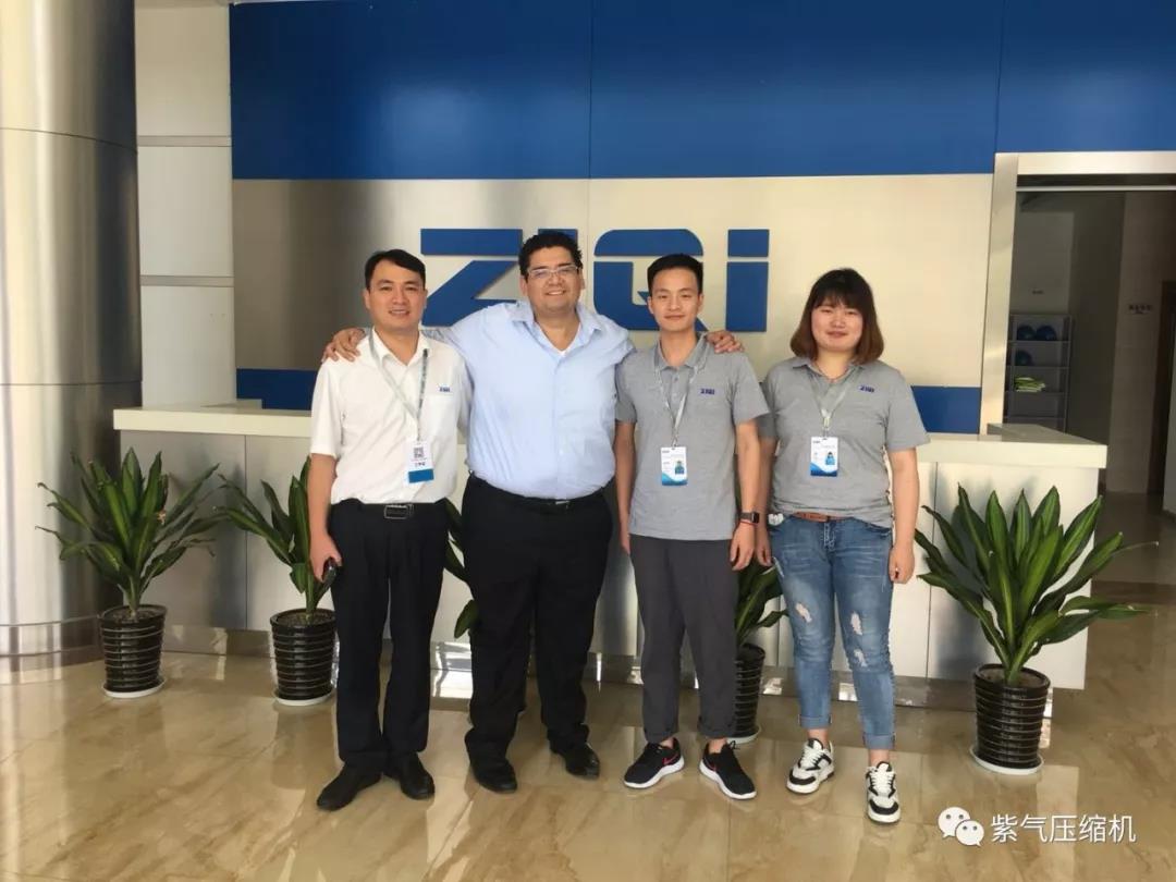 墨西哥空气压缩机客户不远万里前来我司参观考察！